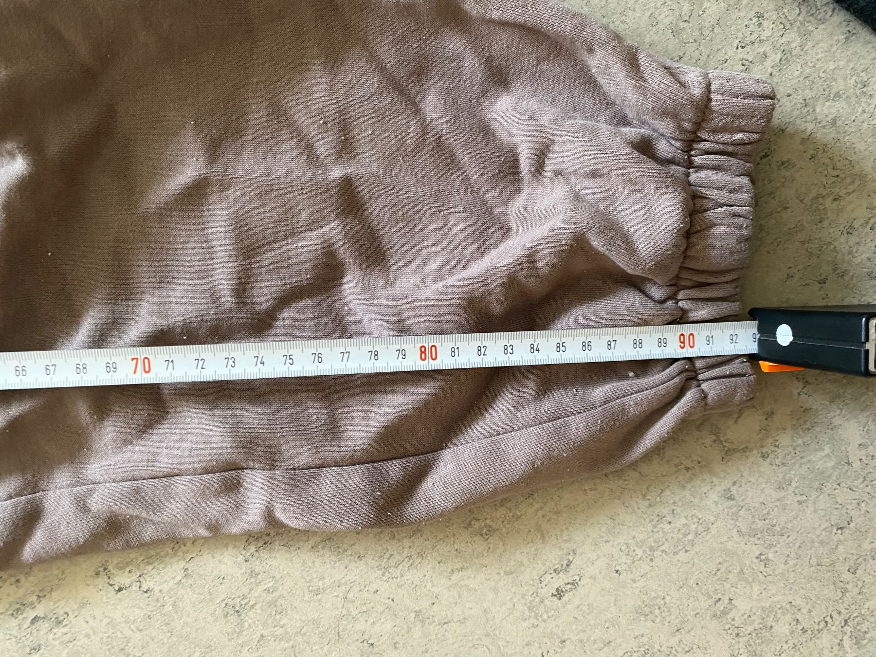 H&M Pantaloni: H&M Trainer L beige-braun mit Taschen & Bändeli – Usato da Zürich venduto da Gamecards 5