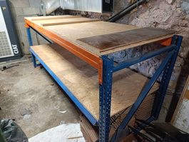 Étagère en  métal avec plateau en bois 
