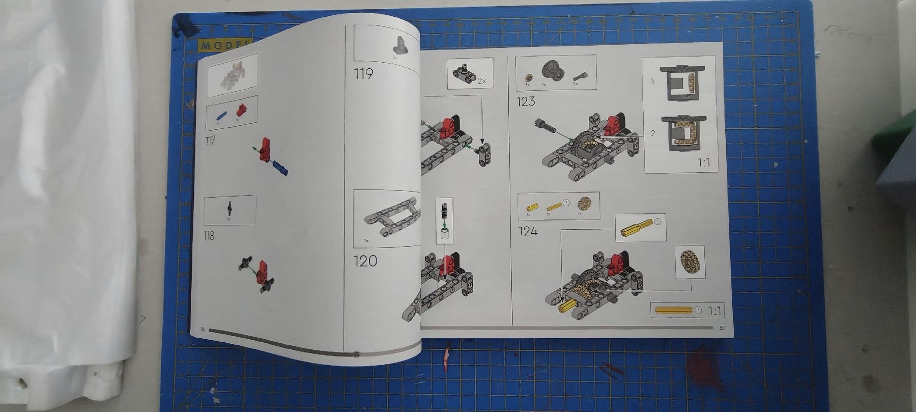 Lego Baukästen: Lego Technik Ferrari 42207 – Neu (gemäss Beschreibung) aus Langnau i. E. von m.du 1