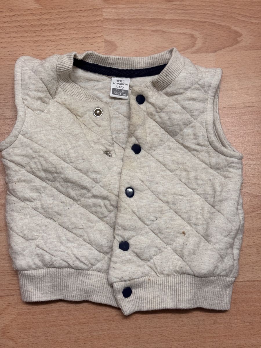 Altro abbigliamento: Süsses Baby-Weste Gr. 68-74 – Usato da Ostermundigen venduto da Vangiolillo