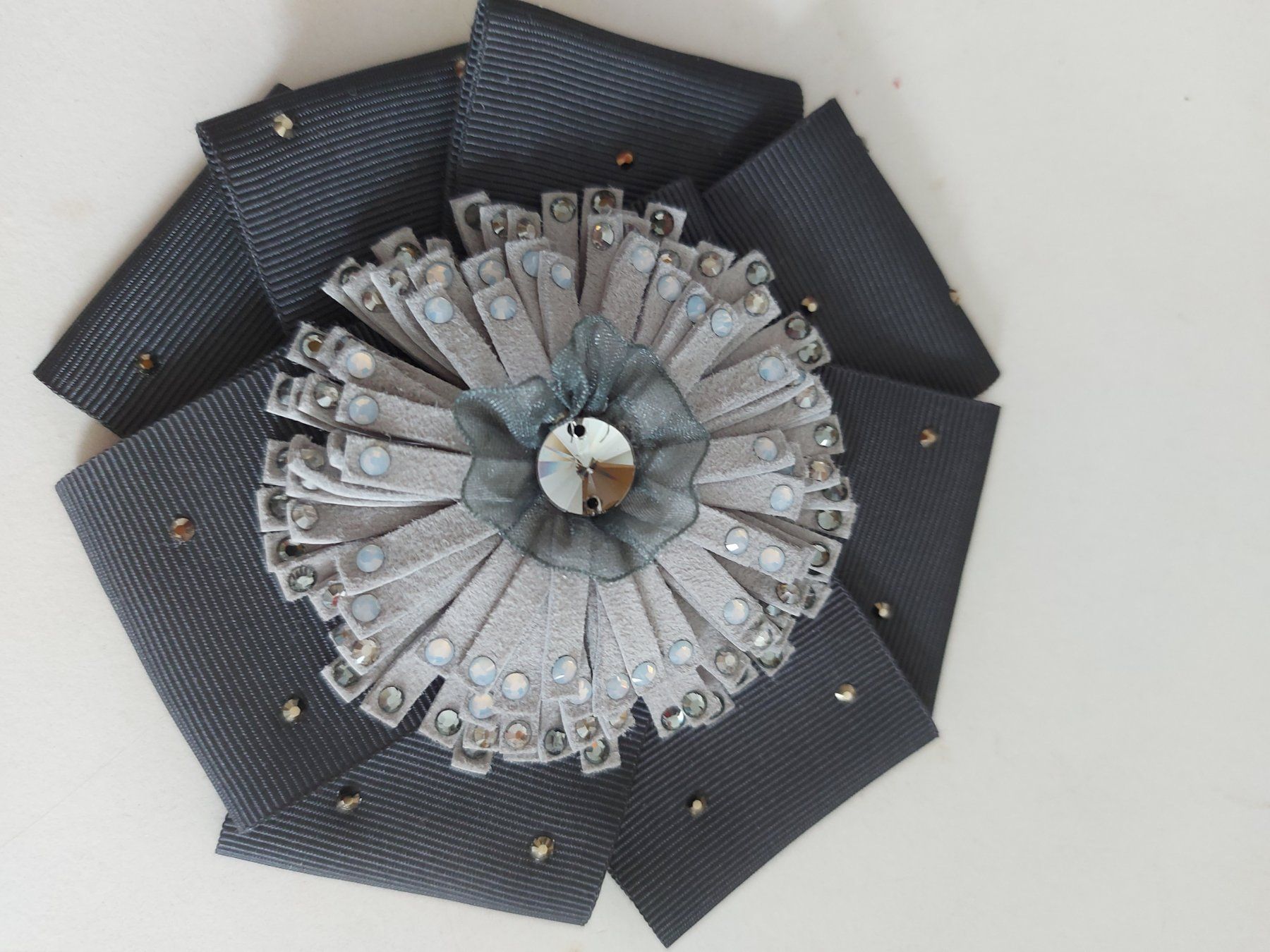 Broches & Aiguilles: Neu Textil Brosche Schmuck diy – D'occasion à Rüthi (Rheintal) par Boschacat