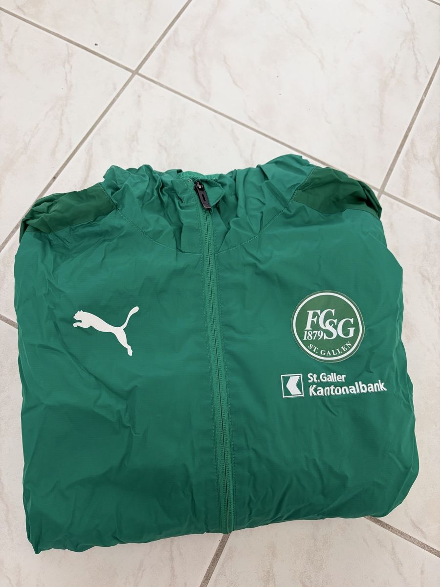Puma Jacken: FCSG Puma Regenjacke – Gebraucht aus St. Gallenkappel von fla_5lm9