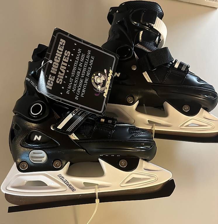 Pattini da ghiaccio: Nijdam Kinder-Eishockeyschlittschuhe Gr. 2932 – Nuovo e nell'imballaggio originale da Sursee venduto da ali_wd2m 2
