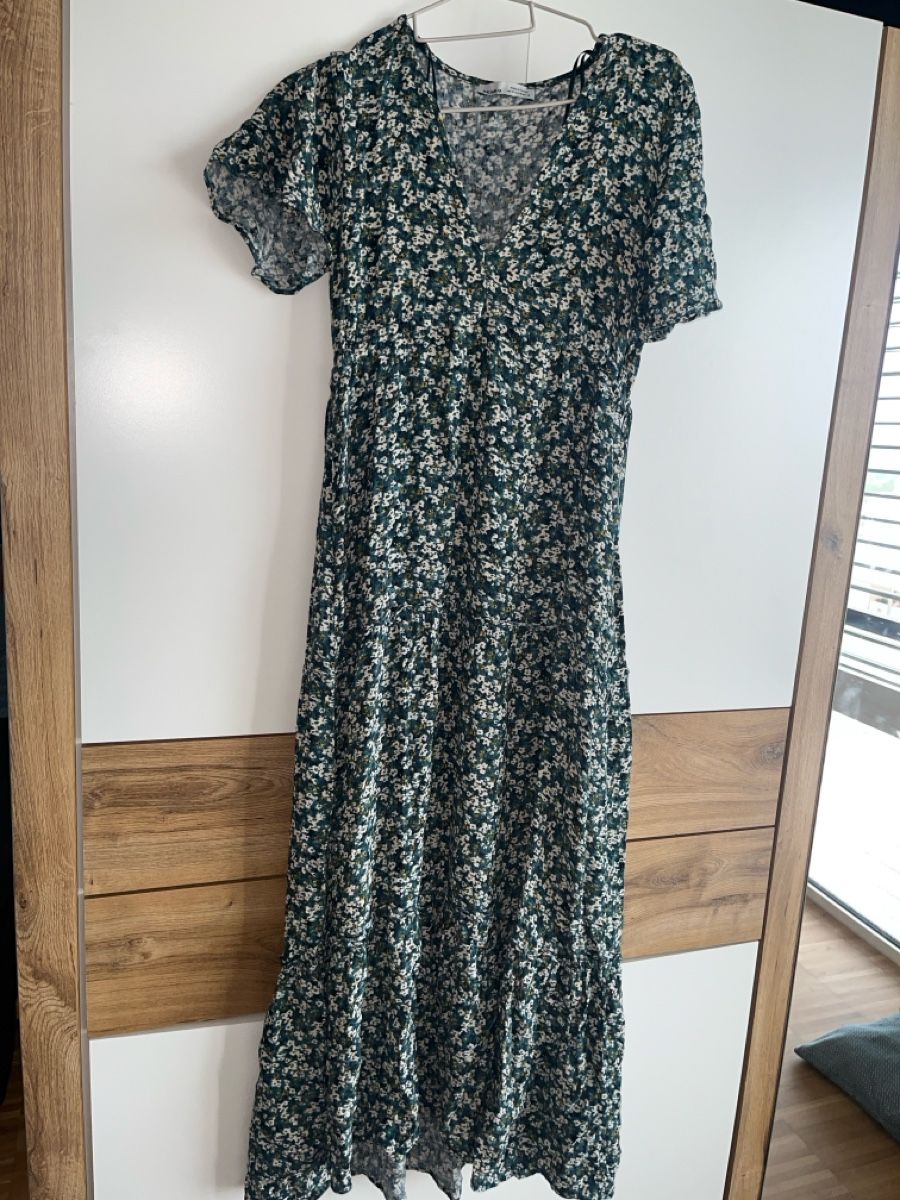 Pull&Bear Kleider: Kleid Blumenmuster Grösse M  – Gebraucht aus St. Gallen von ninananas