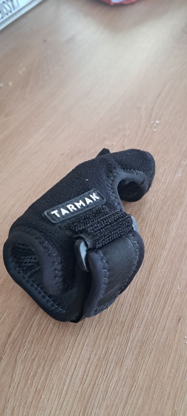 Attrezzature mediche: Attelle pouce - Pour le sport – Usato da Hombrechtikon venduto da Atroms47