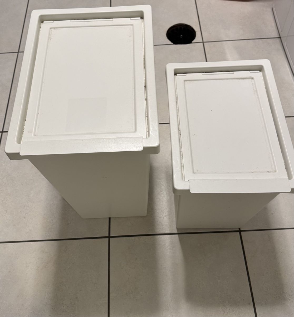 Ikea Contenitori & Simili: 5 Weisse Wäschebehälter mit Deckel – Usato da Münchenbuchsee venduto da LuiConte