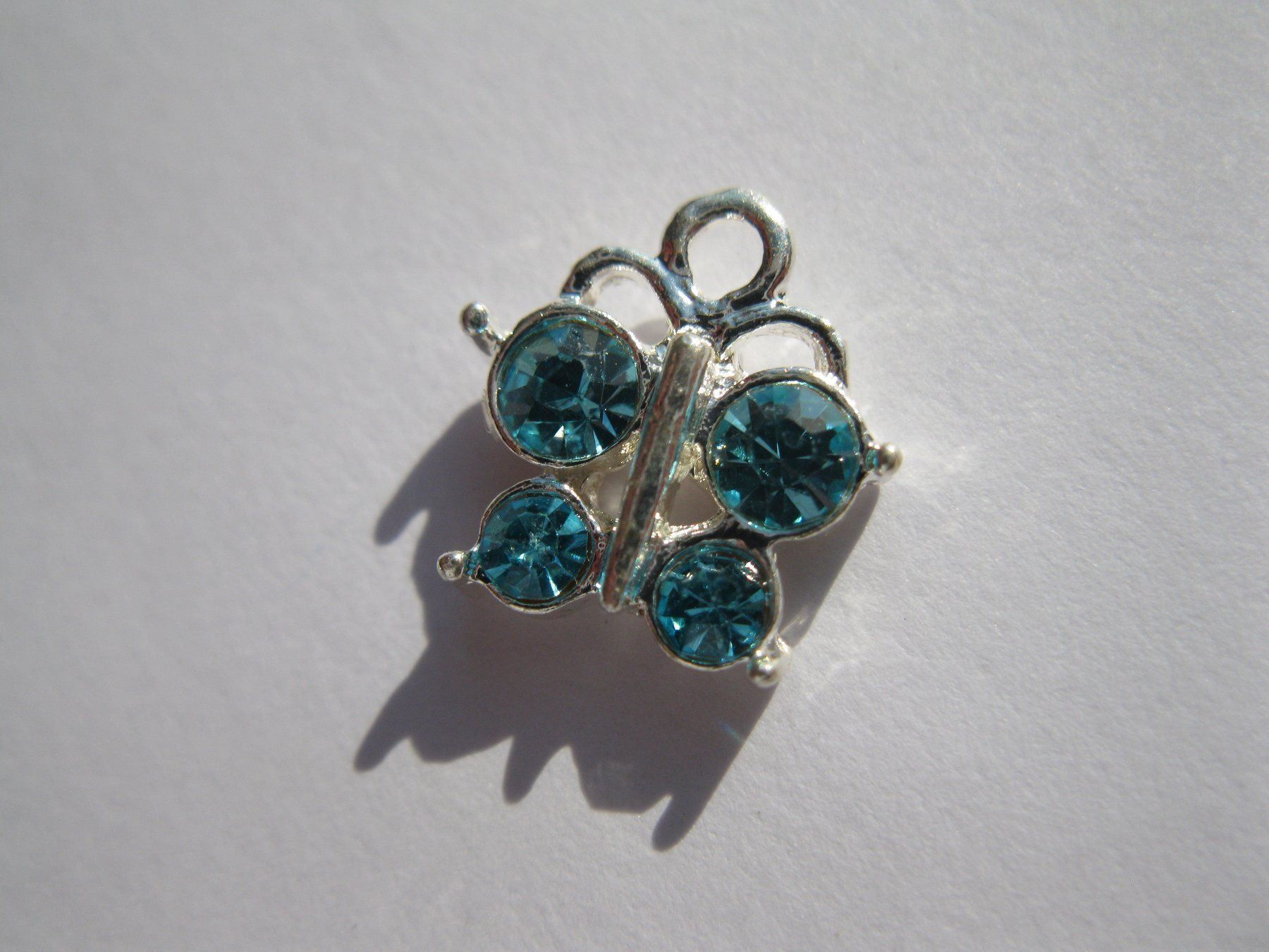 Pendentifs: 2 Anhänger Schmetterling, Strass hellblau – Neuf avec emballage d'origine à St. Margarethen TG par LuanaKa