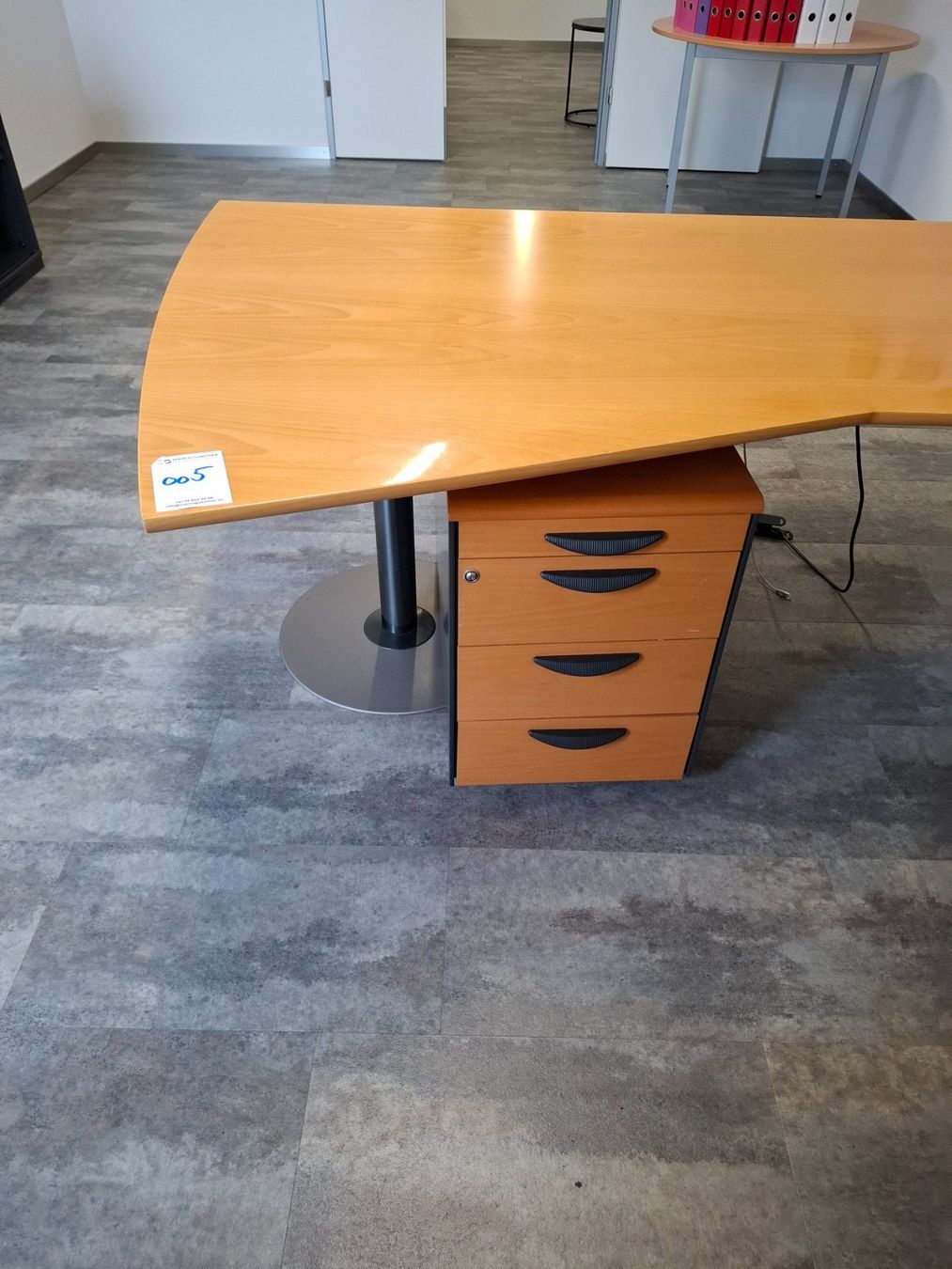 Bureaux: 005 Eckbürotisch mit 2 Korpusse – D'occasion à Derendingen par Meisterstuecke 2