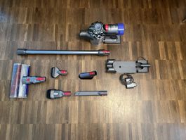 Dyson V8 Absolute Akkusauger mit Zubehör!!