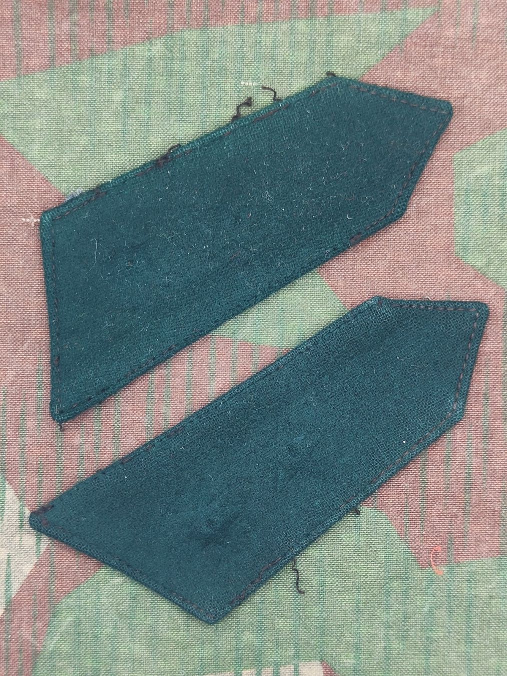 Schweizer Armee Placchette & Badge: Kragenpatten Ord. 1940 – Usato da Bauma venduto da SwissMilitaria
