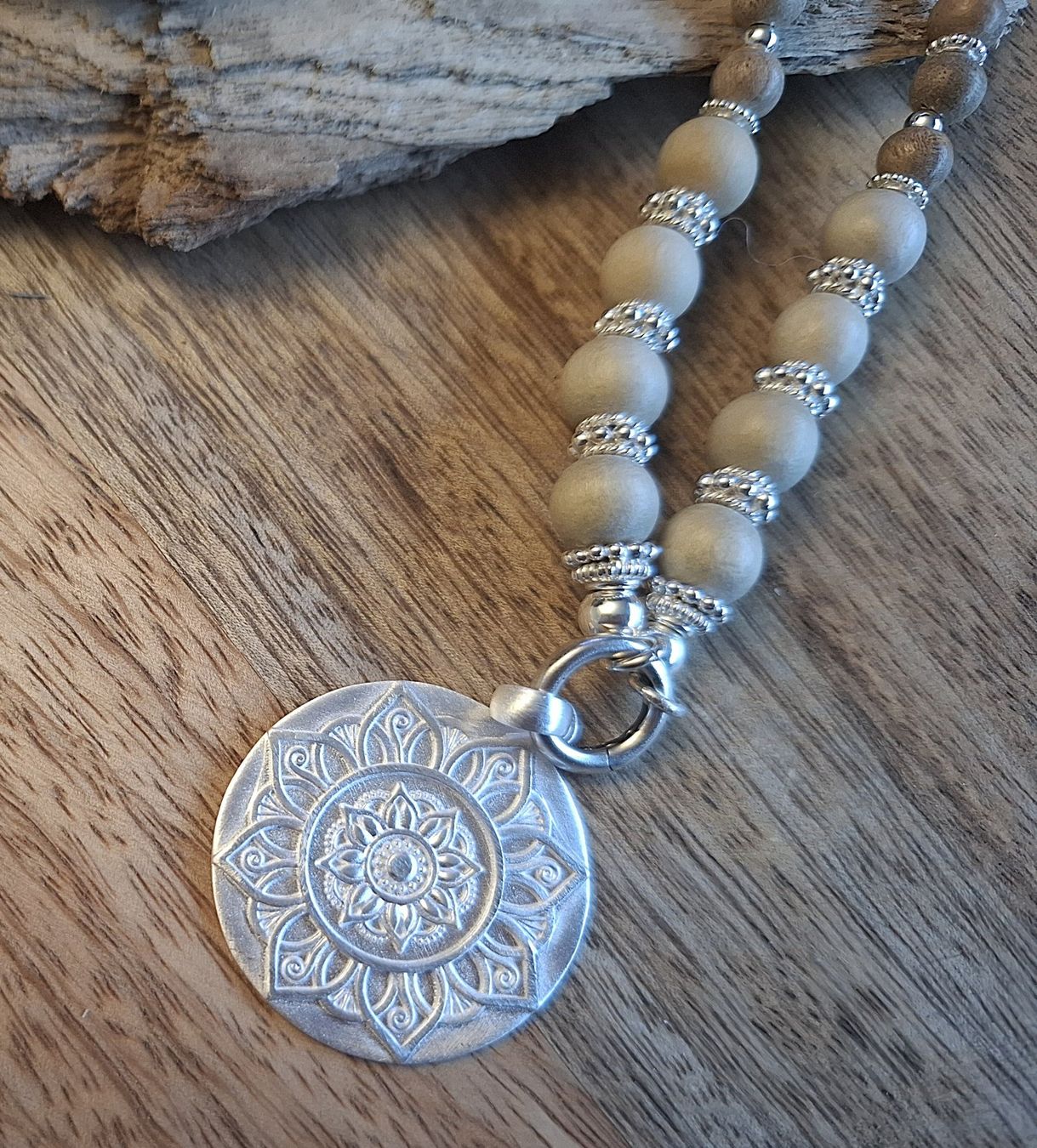 Catenine: WOOD - Holzkette - Silber - beige-écru – Nuovo e nell'imballaggio originale da Mühlethal venduto da nicita-modeschmuck 3