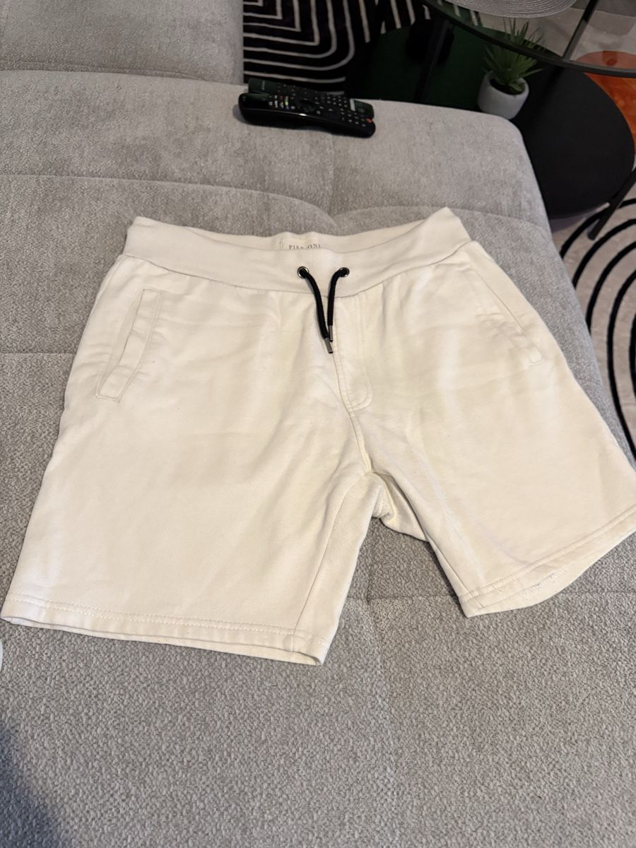Kleiderpakete: Short Pull&Bear crème, taille M - État impeccable! – Gebraucht aus Rolle von Ken_