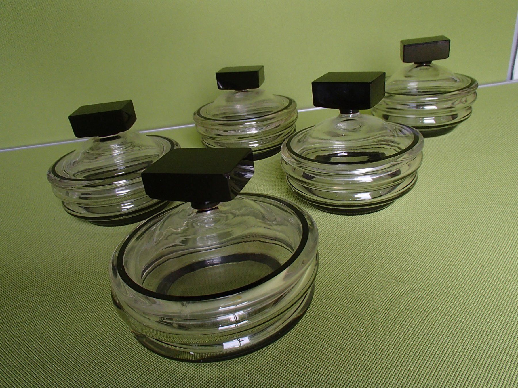 Bicchieri: 5 Art Deco Glasdosen mit Deckel schwarz&silber – Usato da Schöfflisdorf venduto da pullux 9