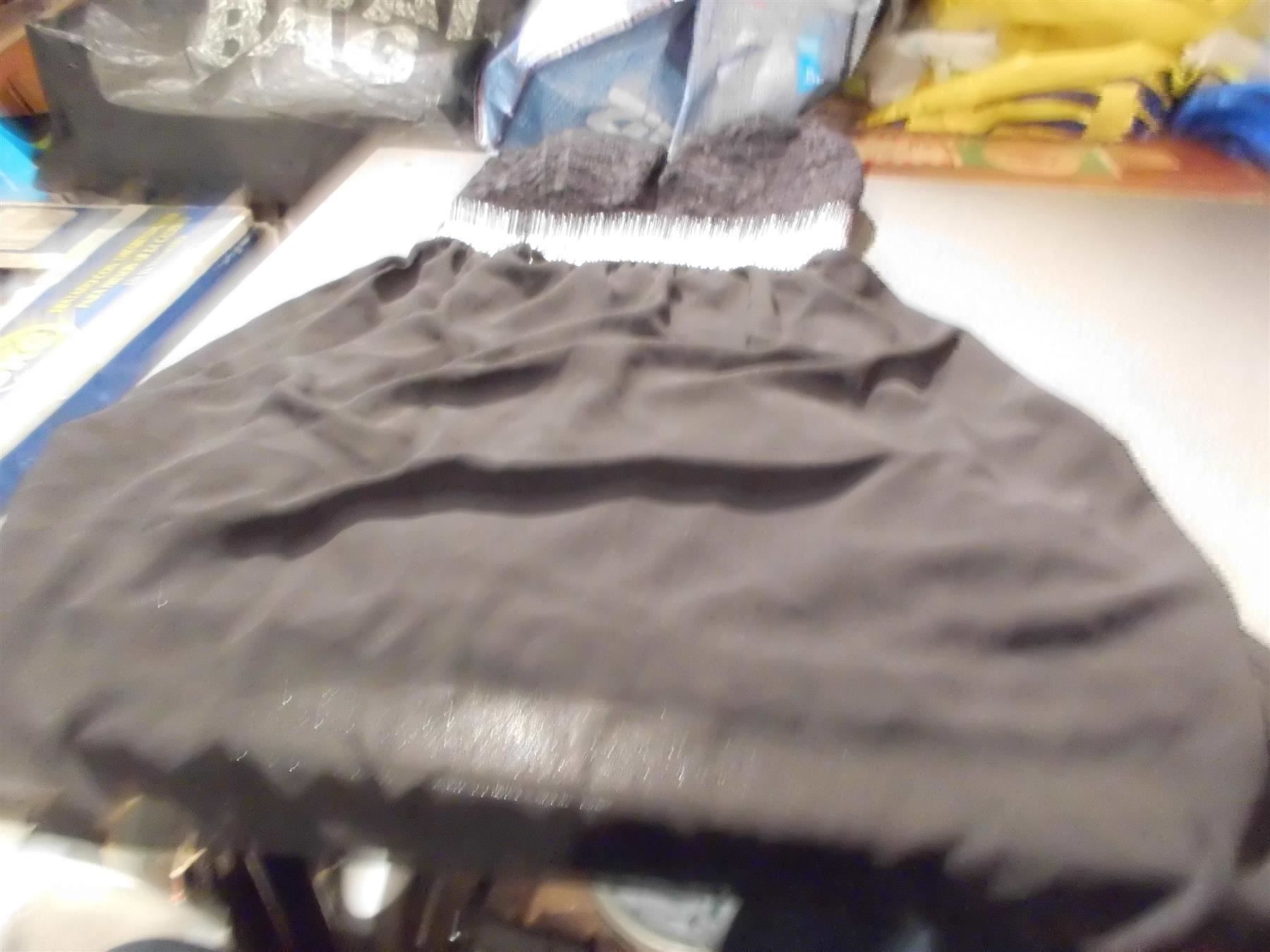 Kleider: Kleid ca. Grösse M, schwarz, Spitzenober – Gebraucht aus Zürich von Motzkuh