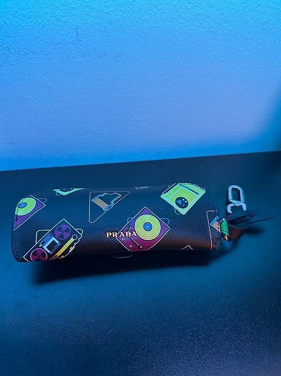 Occhiali & Lenti: PRADA saffiano leather Sonnenbrillen case – Usato da Neuenegg venduto da superbear123 3