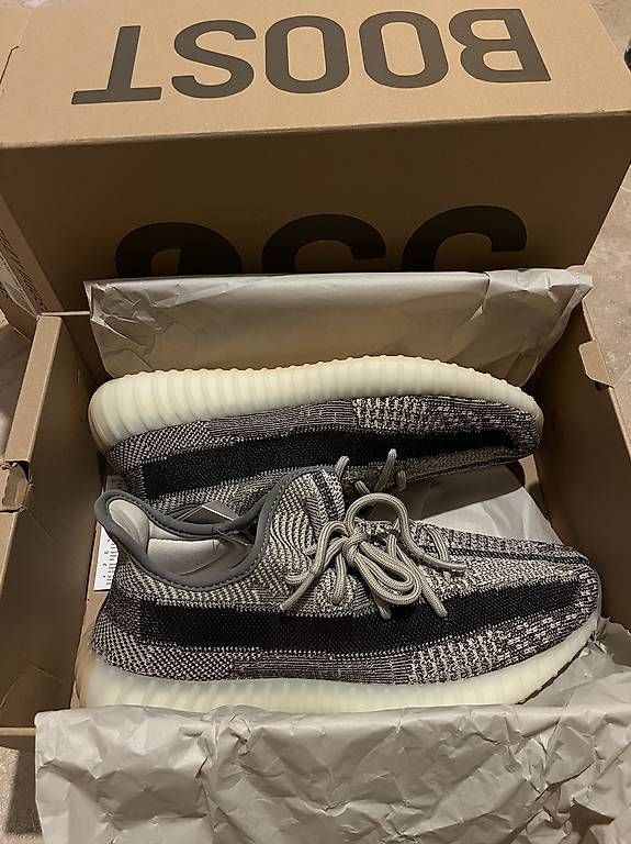 Adidas Scarpe da uomo: Adidas Yeezy Boost 350 V2 Gr 44 – Nuovo (secondo la descrizione) da Davos Dorf venduto da fab_kt5r