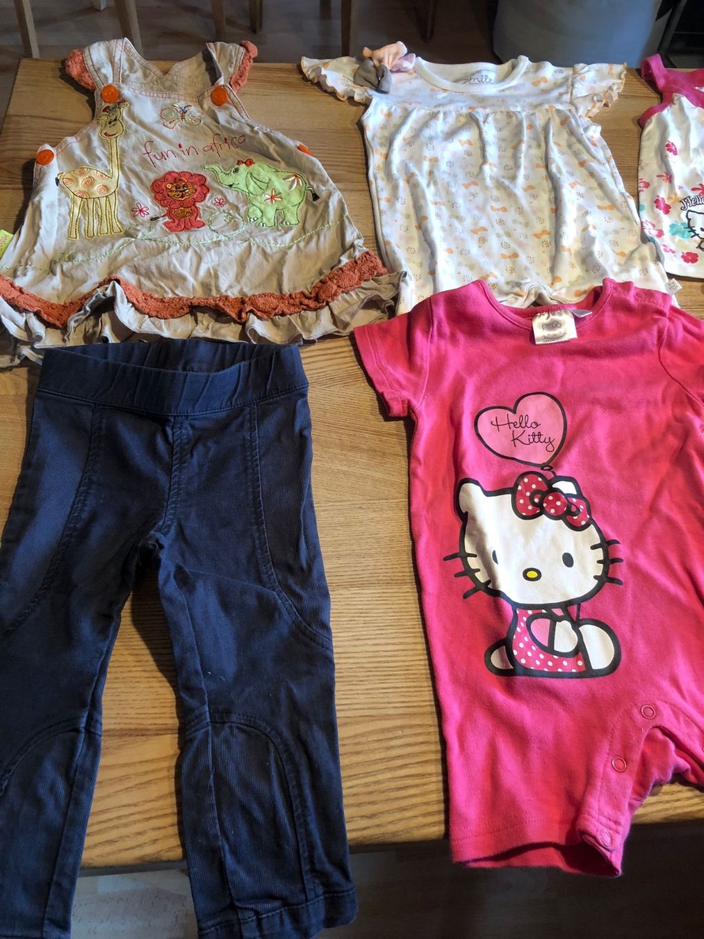 Lotti & Set di vestiti: 8-teiliges Mädchenpaket 74-80 – Usato da Röschenz venduto da Tashroal 1