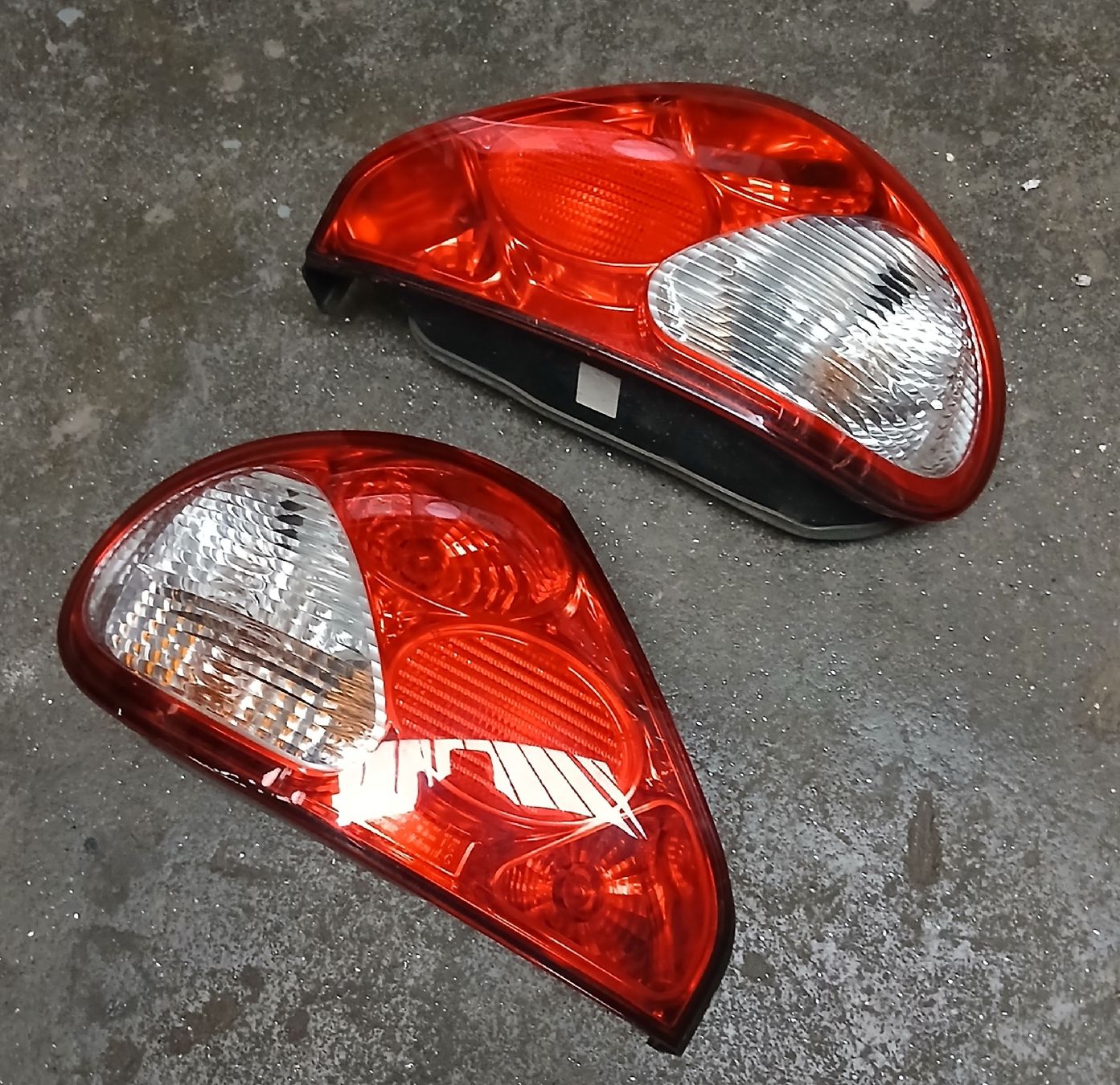 Jaguar Fari: Feux arrières Jaguar X-Type – Usato da la heutte venduto da Auto-stock