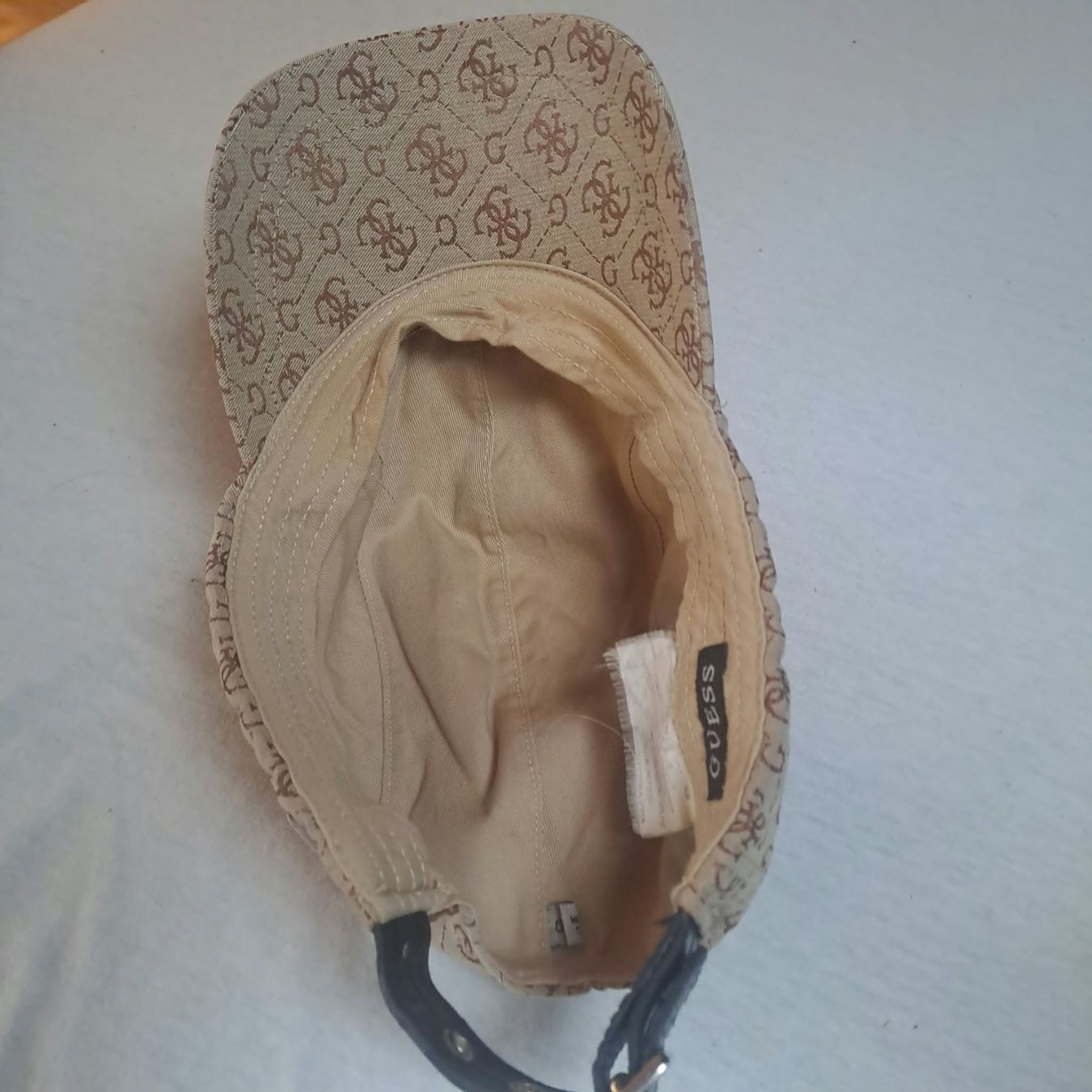 Guess Autres vêtements femmes: Cap Guess – D'occasion à vordemwald par Zopf0 3
