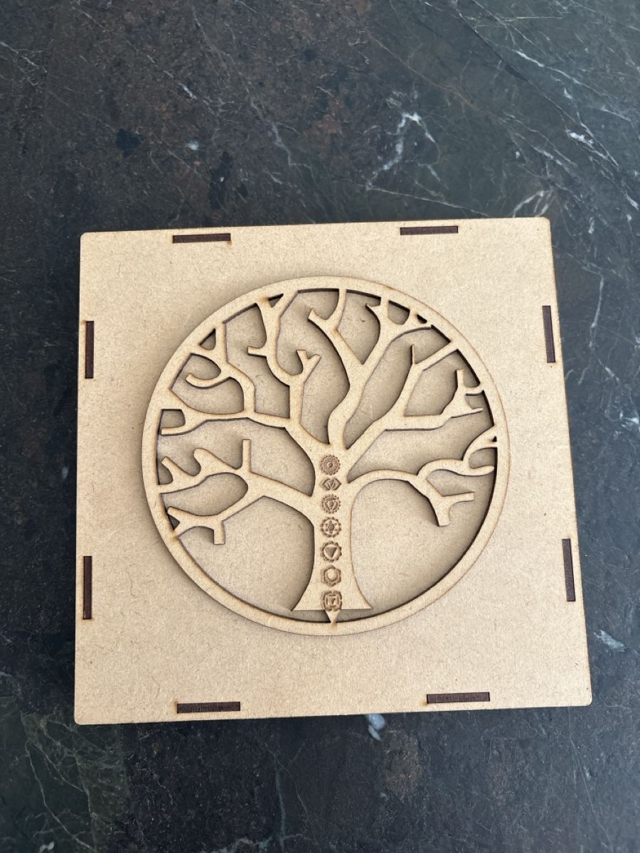 Minerali & Pietre curative: Chakra Heilsteine Set mit Baum des Lebens Holzbox – Usato da Pfäffikon ZH venduto da Sil-Vany