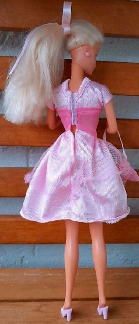Bambole: Barbie im rosa Kleid – Usato da Alchenflüh venduto da roh_6xk8 2