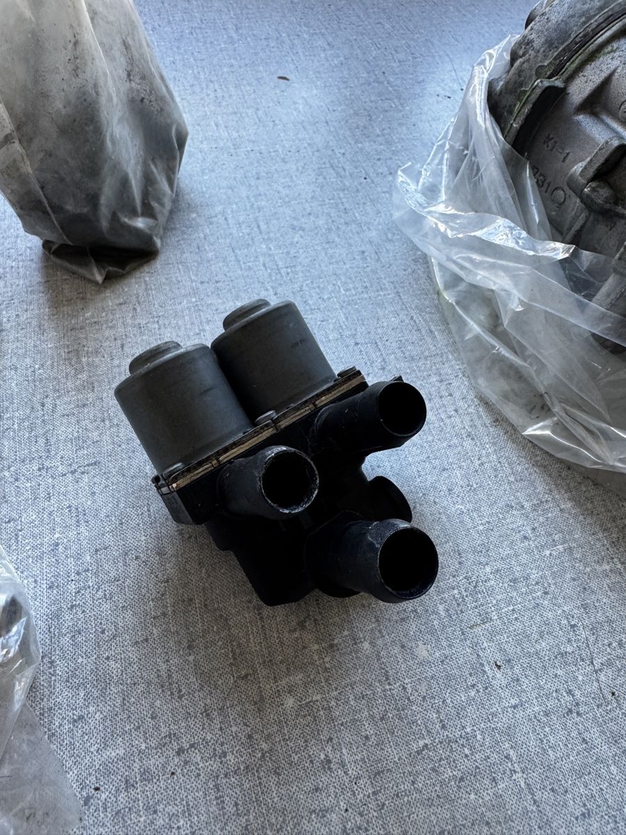 Audi Tutti pezzi di ricambio auto: Klima Druckschalter 4H0959126B Sensor Neuwertig – Usato da Lostorf venduto da onlinelostorf