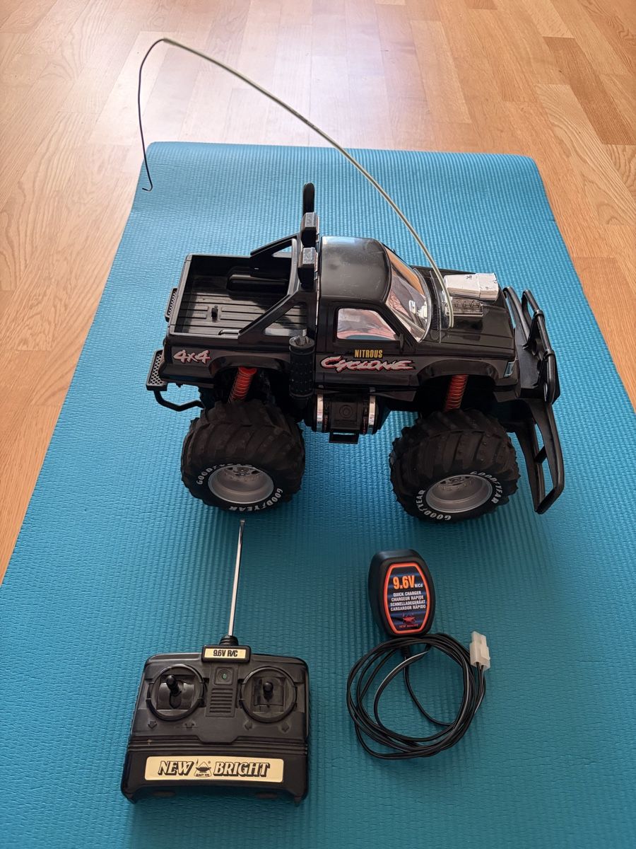 Modellismo RC: Ferngesteuertes Auto - Nitrous Cyclone 4x4 – Usato da Zürich venduto da Bomboo