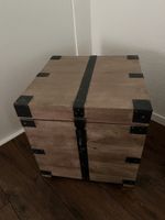 Holztruhe im Antik-Look