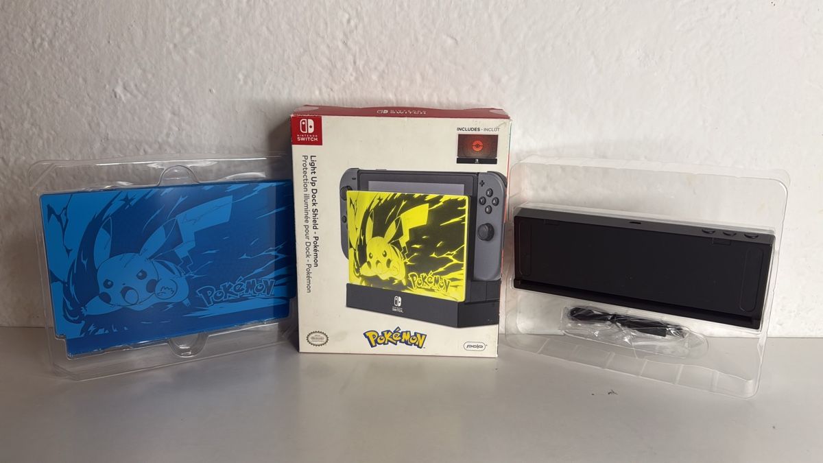Nintendo Console: Nintendo Switch Light Up Dock Shield Pokémon - New – Nuovo (secondo la descrizione) da Ehrendingen venduto da bubulence 1