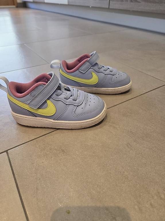 Scarpe per ragazzi: Chaussures Nike – Usato da Evolène venduto da elo_2sbd