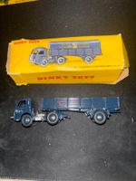 Camion Dinky Toys Panhard SNCF avec remorque boîte.
