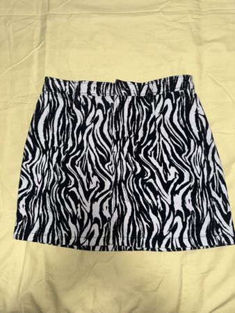 BERSHKA Minirock Zebra Schwarz/Weiss
