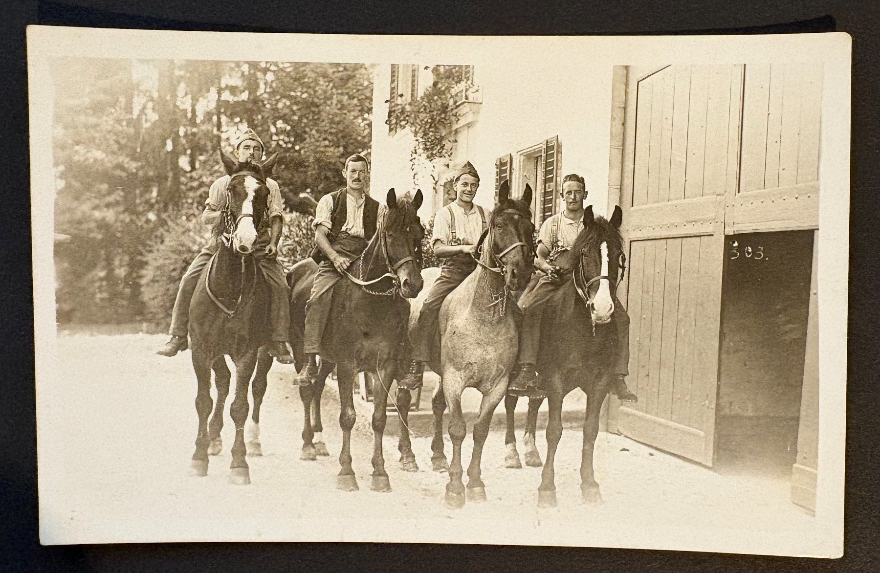 Cartoline postali: ANSICHTSKARTE PFERDE MIT SOLDATEN – Usato da Ostermundigen venduto da crazy-horse-1840