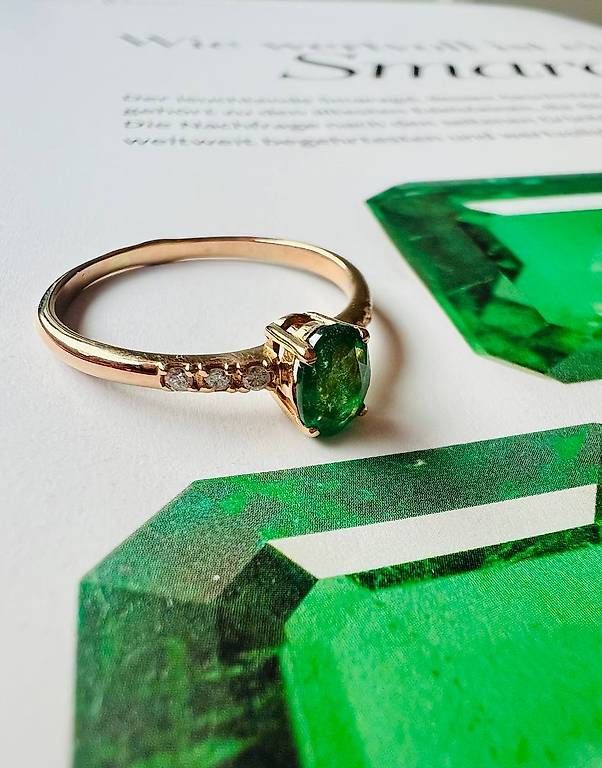 Ringe: Goldring mit Smaragd und Diamanten. – Gebraucht aus Thalwil von han_2b8c 2