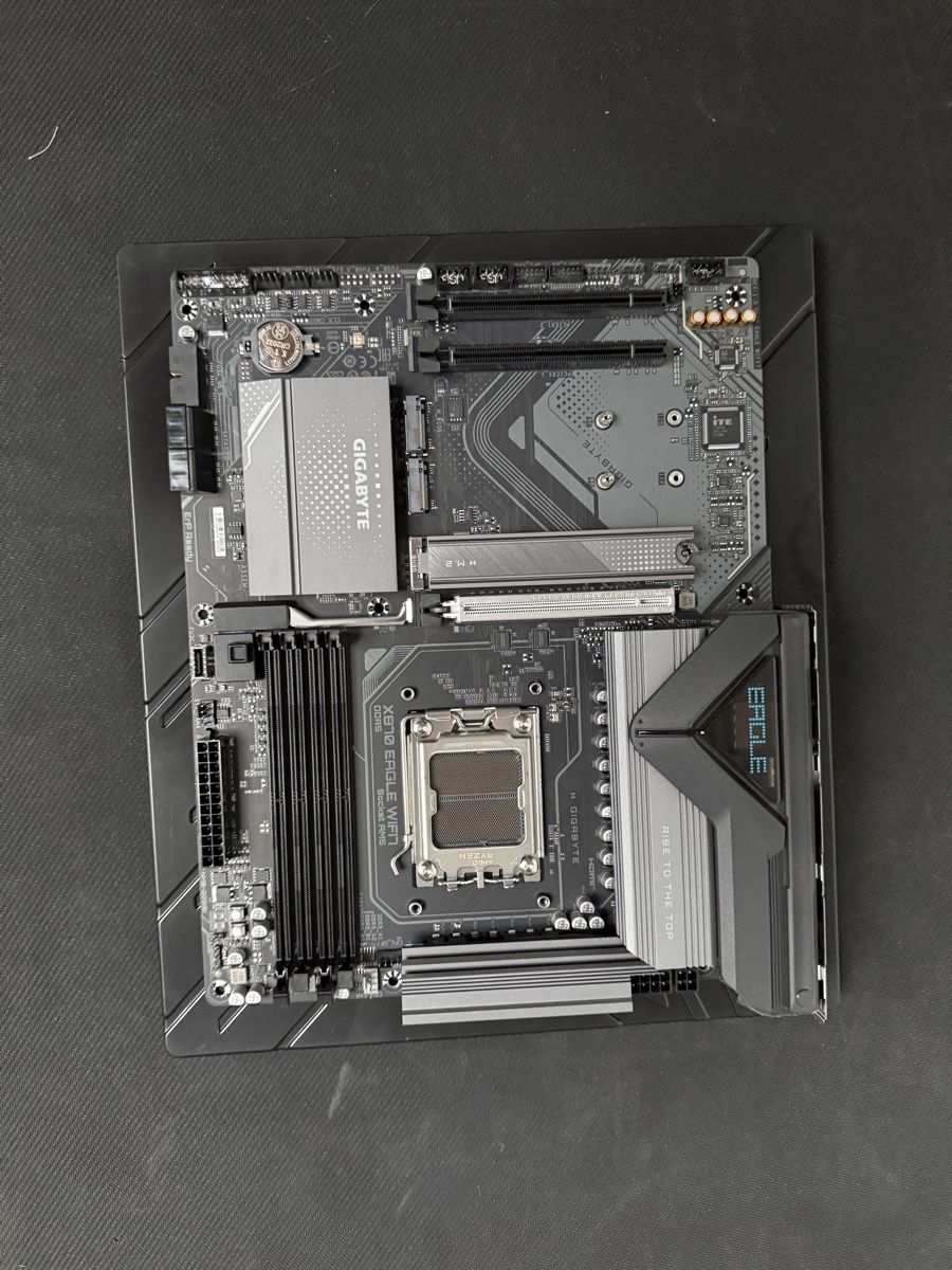 Gigabyte Schede madri: Gigabyte X870 EAGLE WIFI7 Mainboard / Motherboard – Usato da Basel venduto da Maxi-06 2