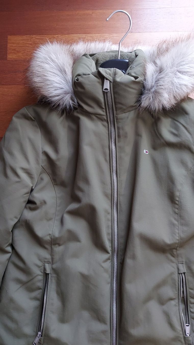 Tommy Hilfiger Jacken: Daunenjacke oliv Hilfiger Jeans – Gebraucht aus Küssnacht am Rigi von Mukare 1
