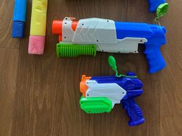 2x Nerf Wasserpistole Super Soaker 2x Schaumpistolen