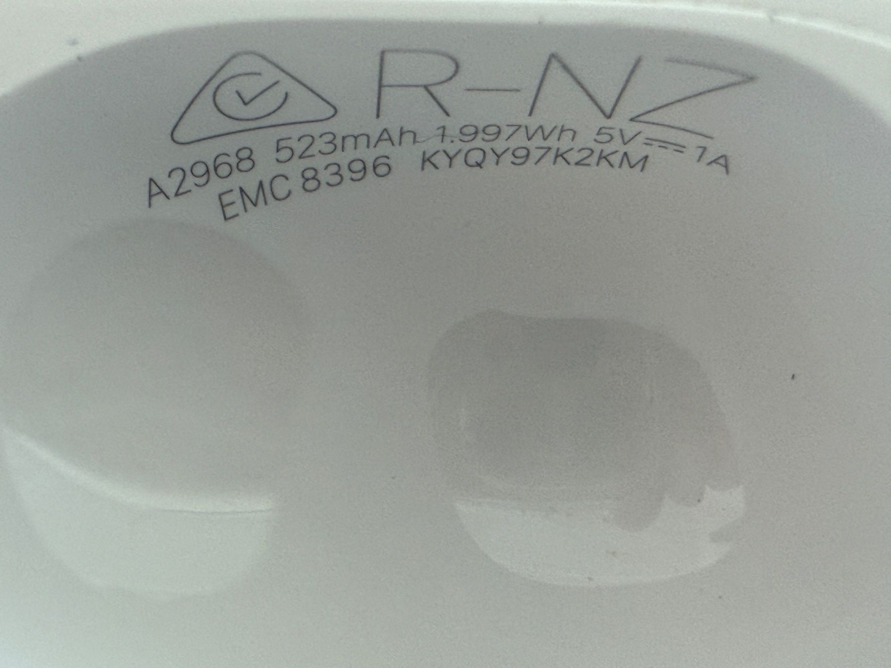 Apple Cuffie: APPLE AirPods Pro 2 Charging Case – Usato da Lausanne venduto da Nine1982 3