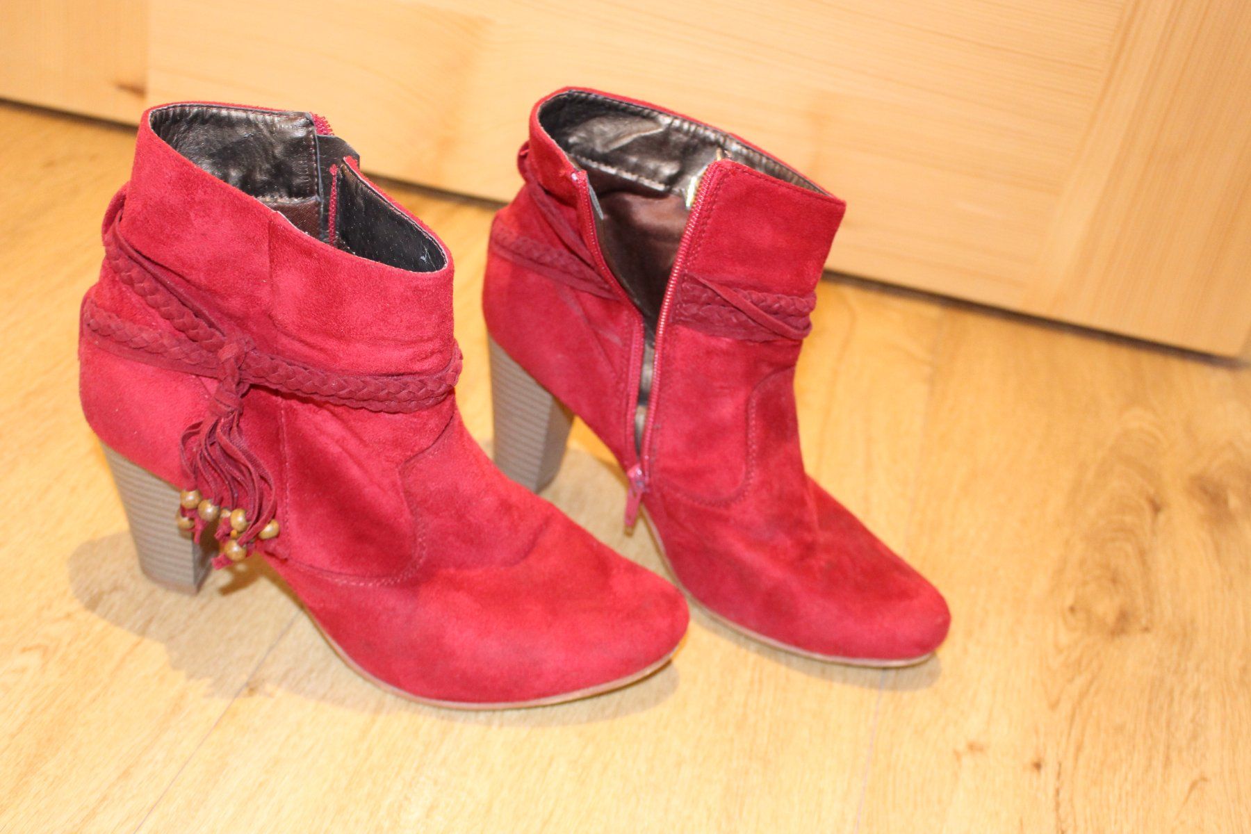 Scarpe da donna: Stiefletten rot - Letzte Chance – Usato da Ebnat-Kappel venduto da Moonel.104