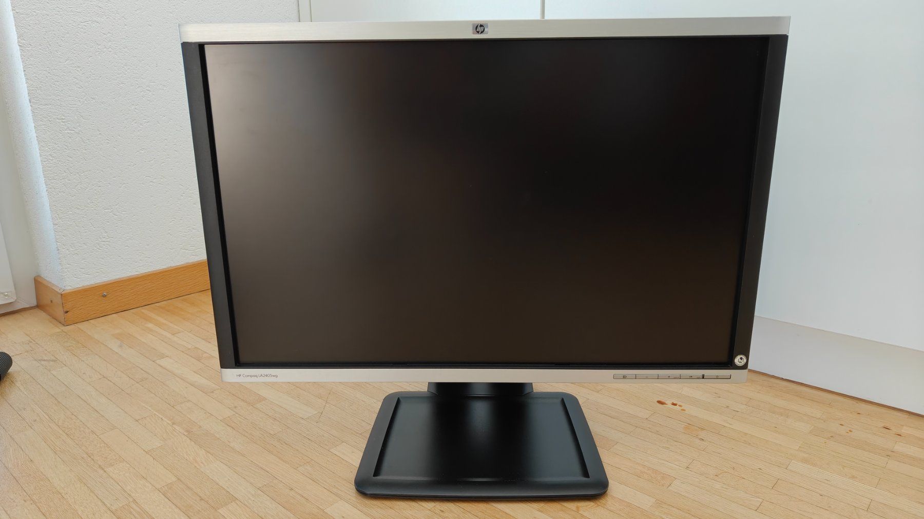 Hewlett Packard Ecrans: PC Bildschirm HP Compaq LA2405wg – D'occasion à Rorschacherberg par Dogsoldier