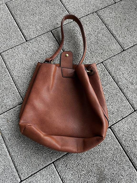 Sacs femmes: Div. Lederhandtaschen – D'occasion à Steffisburg par bar_f95z 3