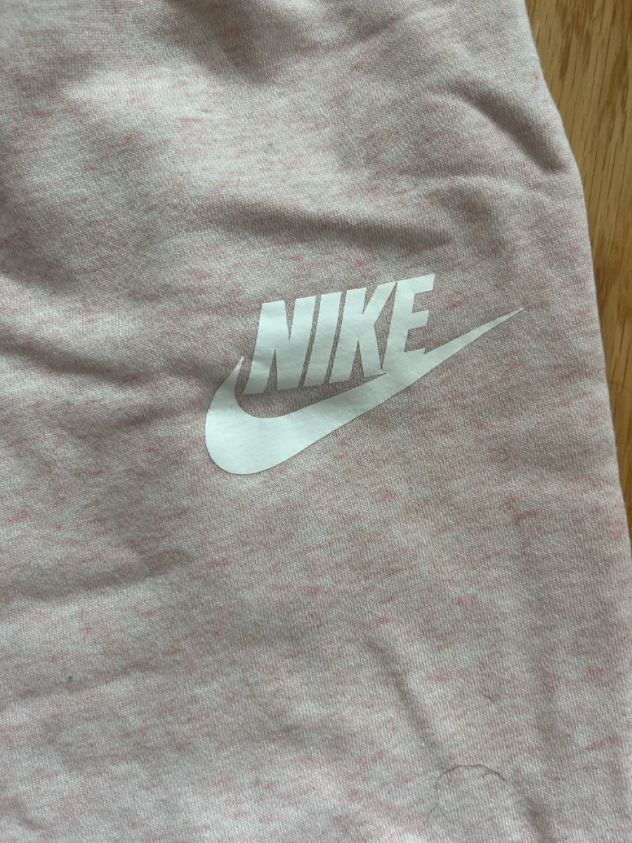 Nike Pantaloni: Nike Trainerhose Rosa – Usato da Zürich venduto da ant_pql9 1