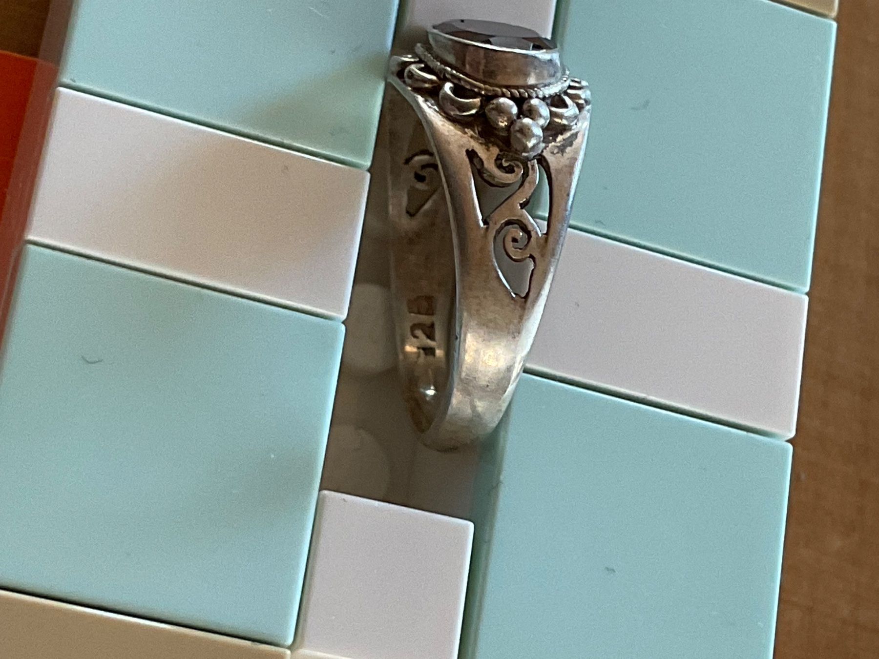 Anelli: Silberring mit Granat 7 Gr. 53 – Usato da Rümlang venduto da Sambas19 2
