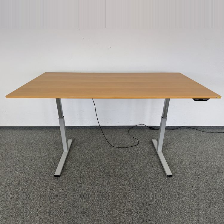 Scrivanie: Echo Cubos Sitz-Steh Schreibtisch – Usato da Schönenwerd venduto da mcofficeshop