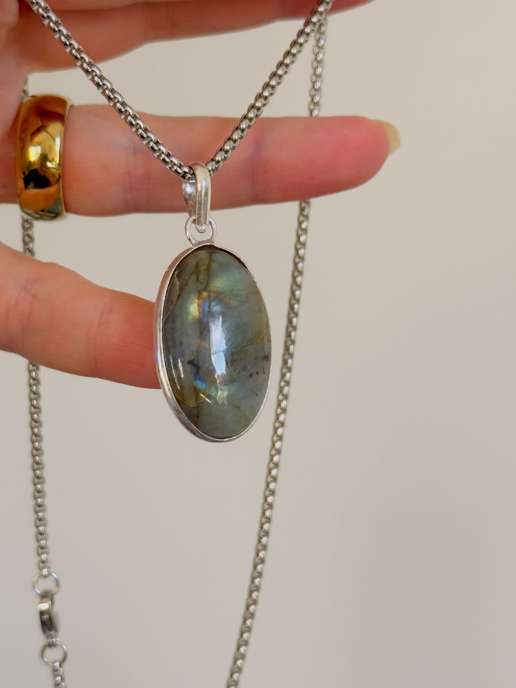 Ketten: Fashionable labradorite necklace – Neu und originalverpackt aus Genève von AGBERG 8