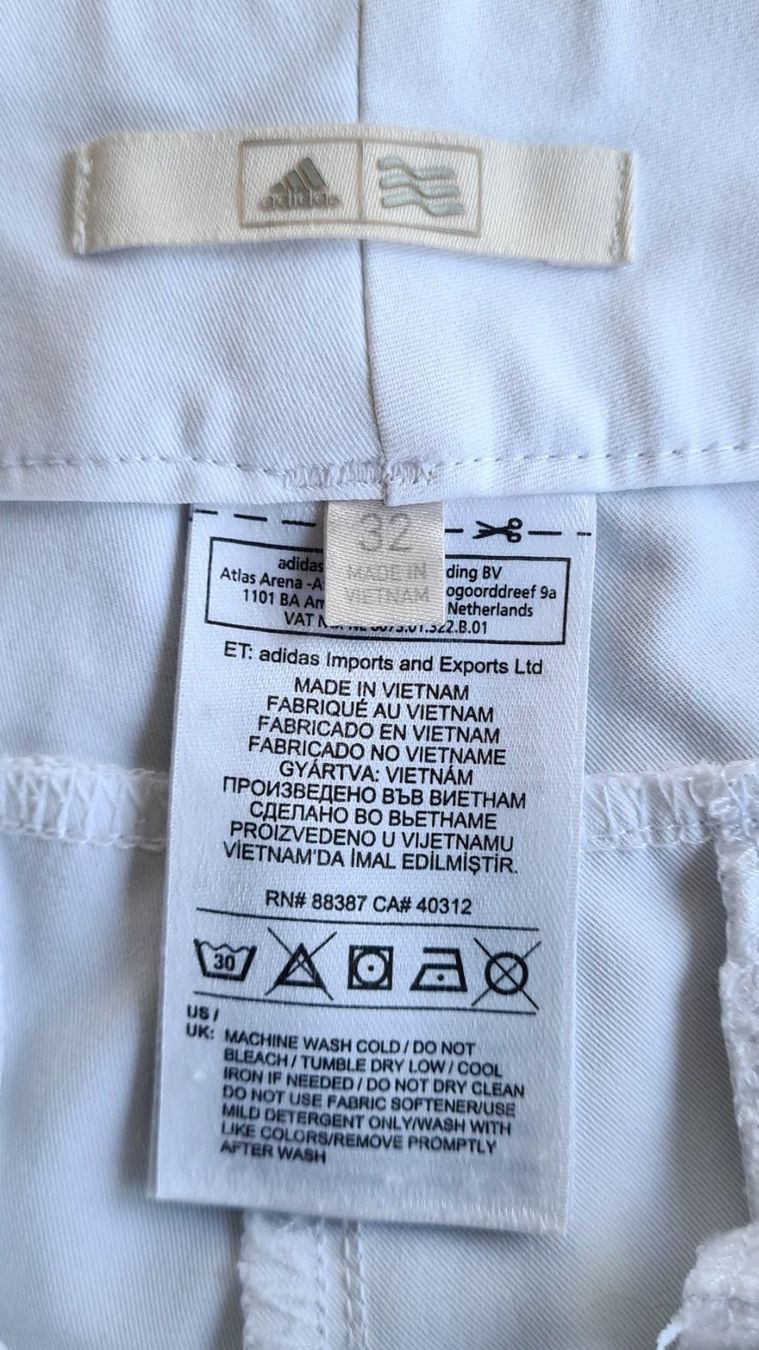 Adidas Hosen: Hose Addidas Gr. 32 – Gebraucht aus Saland von V-Tour 3