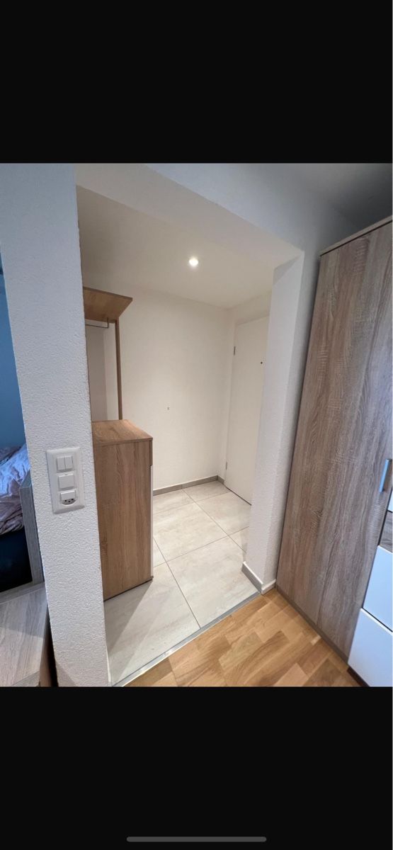 Garderobe: Moderner Garderobenschrank mit Spiegel & Ablage – Gebraucht aus Schaffhausen von joa_6wmh 1