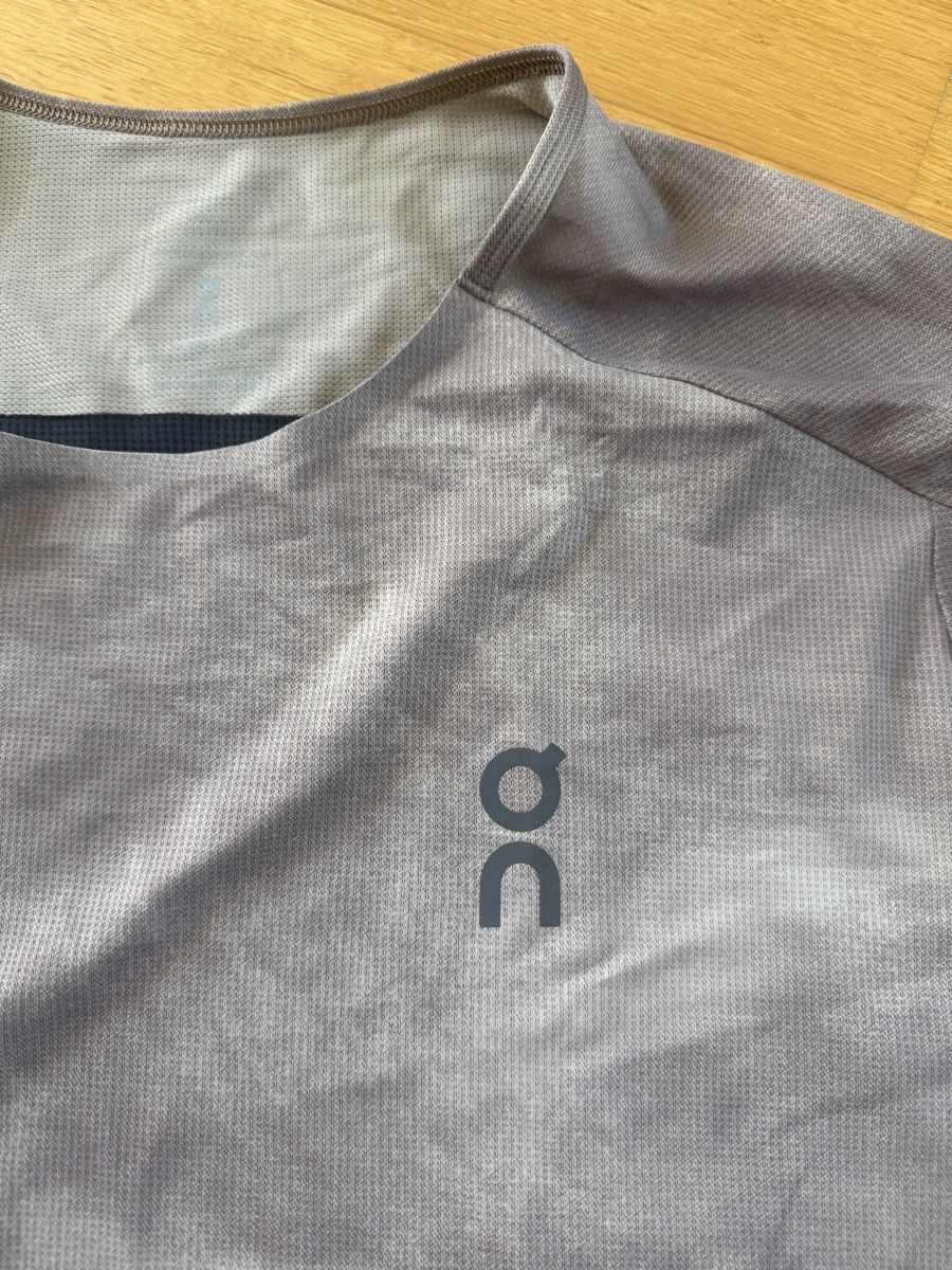 On T-shirt: On Running Shirt + Shorts Gr. M – Usato da Glattpark (Opfikon) venduto da FredMax8 1