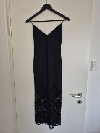NEU schwarztes Spitzenkleid Gr10 = Gr38