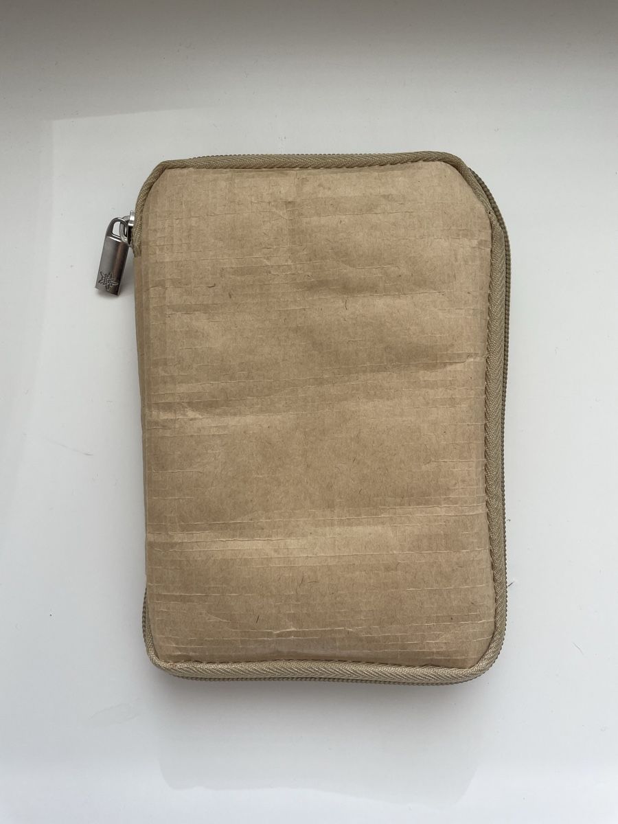Brieftaschen: A cute, tiny multipurpose zip bag – Gebraucht aus Zürich von MariKondo